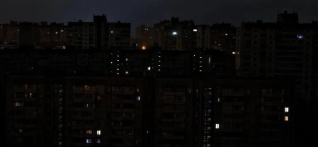 Украинцы встретят Новый год с отключениями света