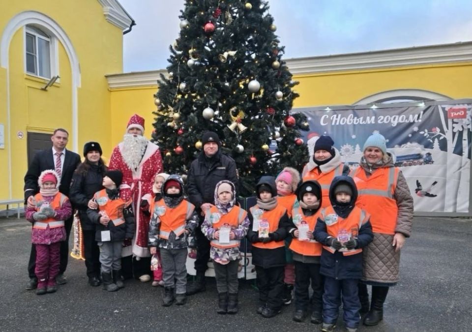 В детском саду "Солнышко" прошла акция "Полицейский Дед Мороз"