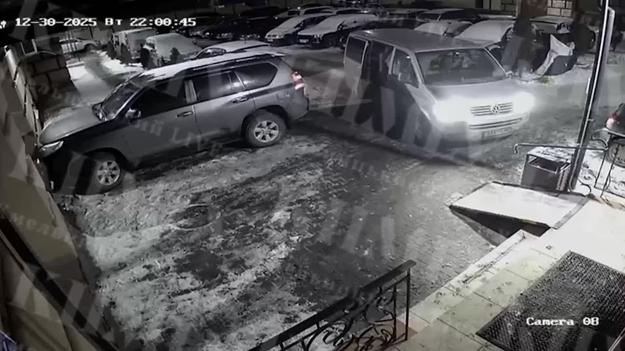 Могилизация на Украине не прекращается ни на день: в Хмельницком несколько военкомов схватили бедолагу на улице, избили и затащили в бусик