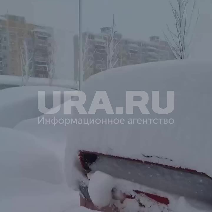 Третьи сутки без света, но с сугробами по пояс