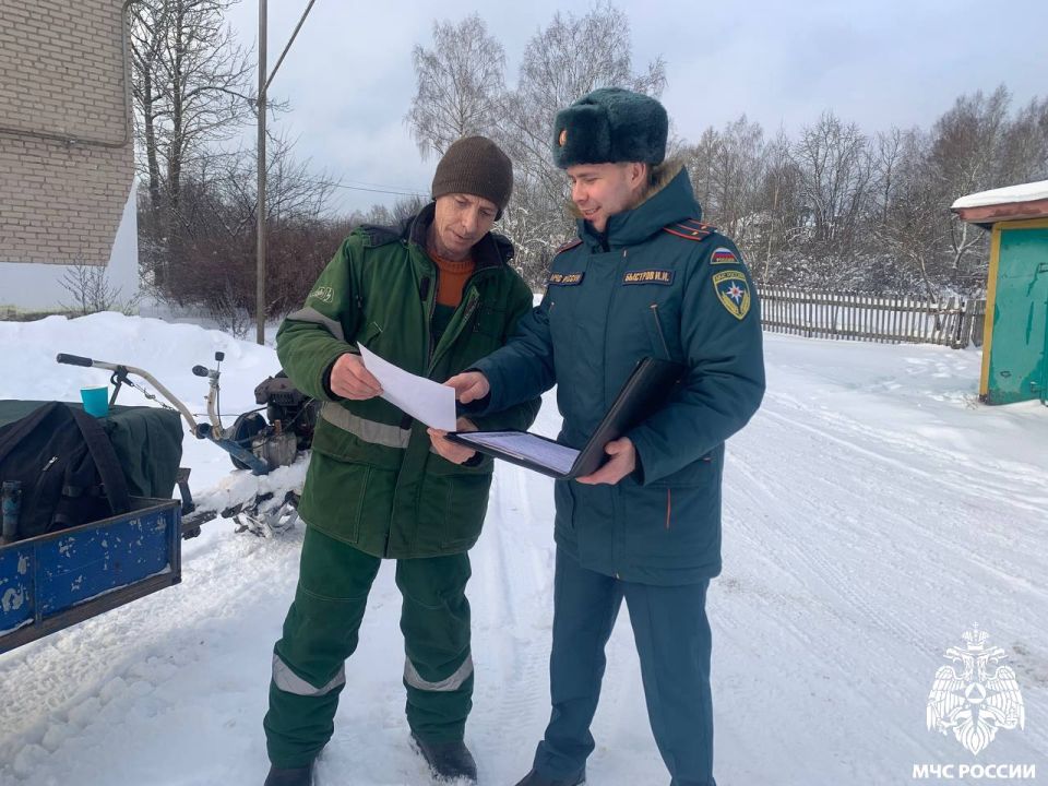 #Профилактика. Сегодня сотрудниками Главного управления МЧС России по Псковской области проведен профилактический рейд в г. Печоры. Гражданам разъяснили основные требования пожарной безопасности при эксплуатации печей и...