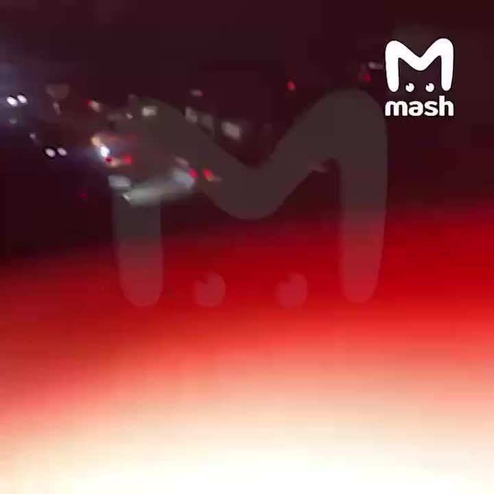 Местные экстренно покидают Каракас — на выезде из города многокилометровые пробки и очереди, люди в панике эвакуируются в соседние Колумбию и Бразилию