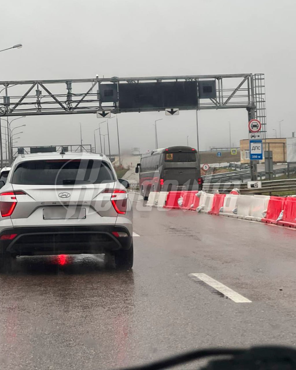 Очередь из 900 машин образовалась на Крымском мосту