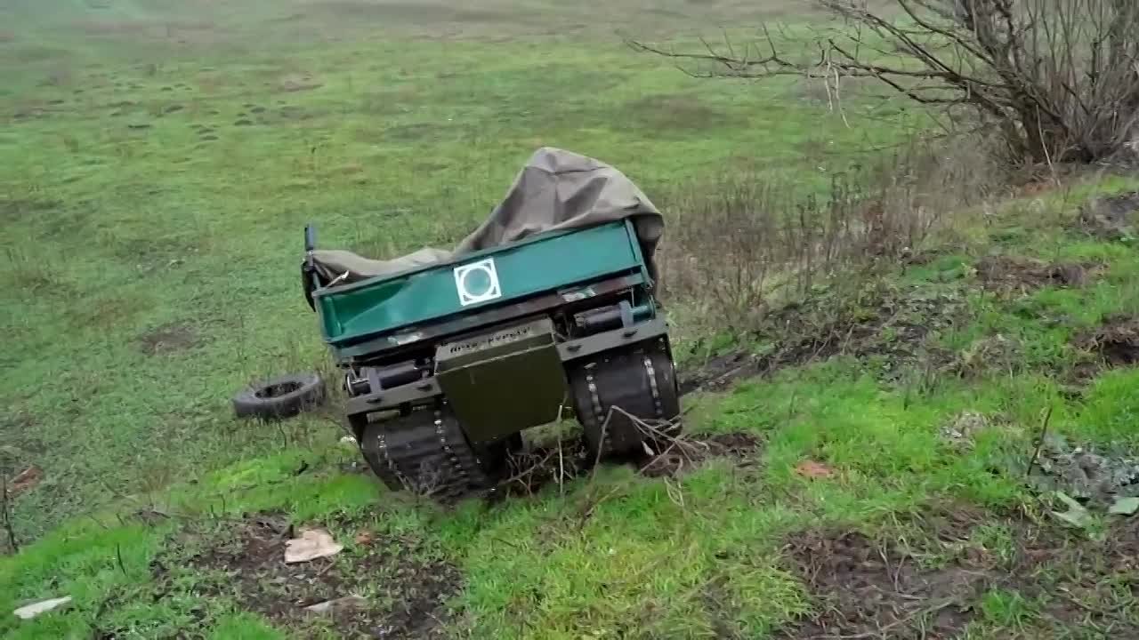 Военнослужащие расчётов наземных робототехнических комплексов (НРТК) «Курьер» полка беспилотных систем группировки войск «Центр» круглосуточно обеспечивают доставку продовольствия, боеприпасов, горюче-смазочных материалов и...