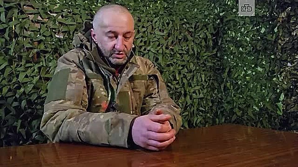 «Трупами все посадки завалены, мне уже сниться начали. Но кто их заберет, там везде прилеты идут, посадки обстреливают»