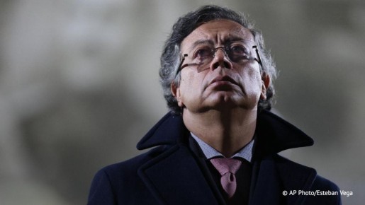 Густаво Петро заявил, что готов взяться за оружие ради защиты родины