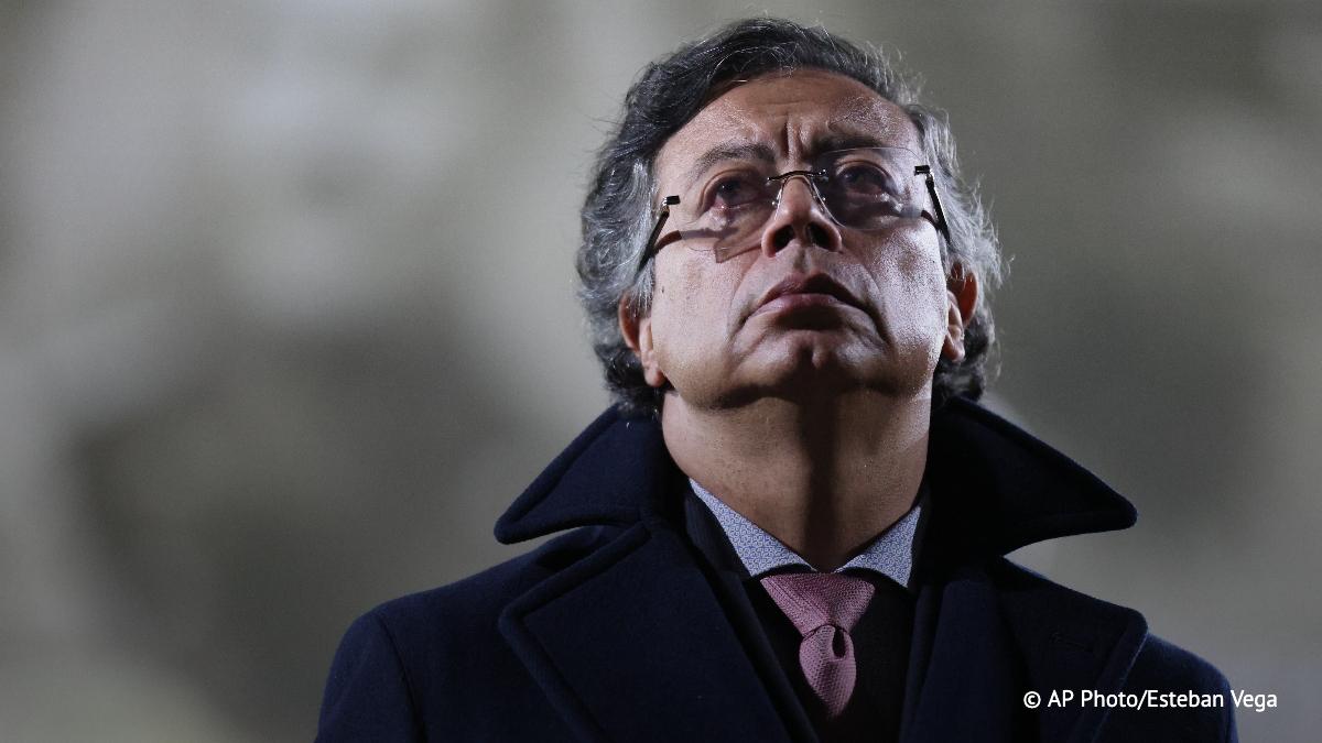 Густаво Петро заявил, что готов взяться за оружие ради защиты родины