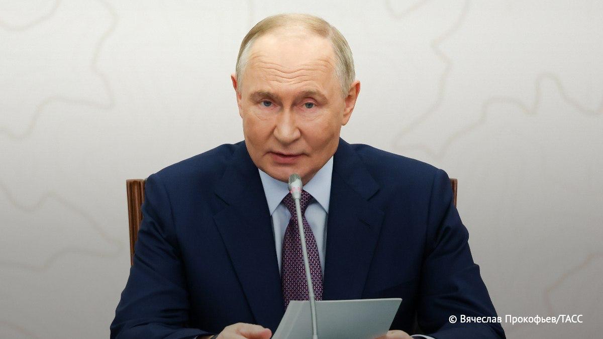 Путин назвал большой победой, что паралимпийцы РФ вновь выступают на крупнейших международных соревнованиях с национальной символикой, флагом и гимном