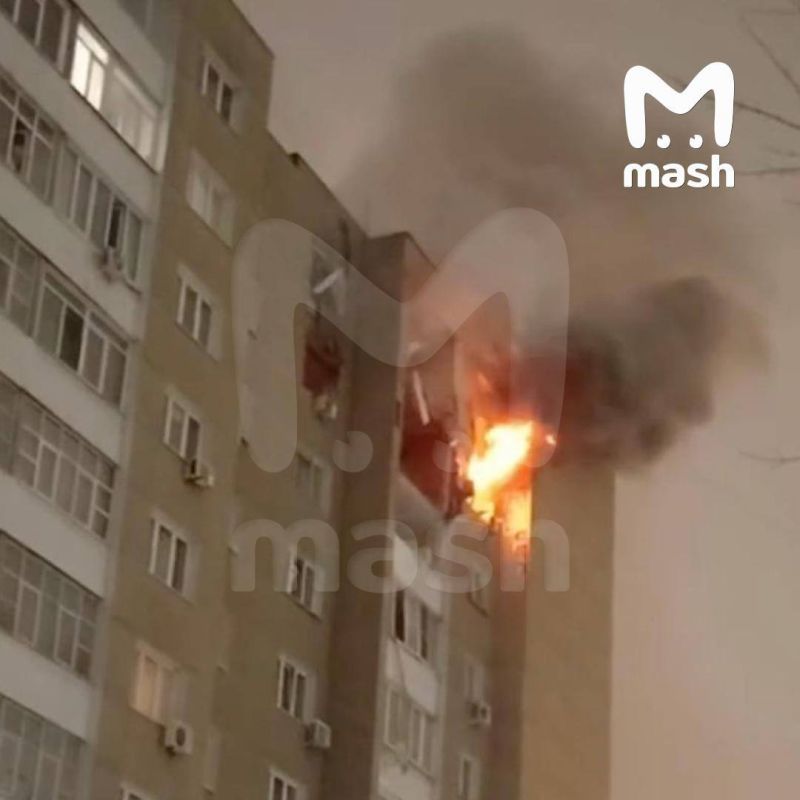 Обломки украинского БПЛА врезались в жилую многоэтажку в Твери