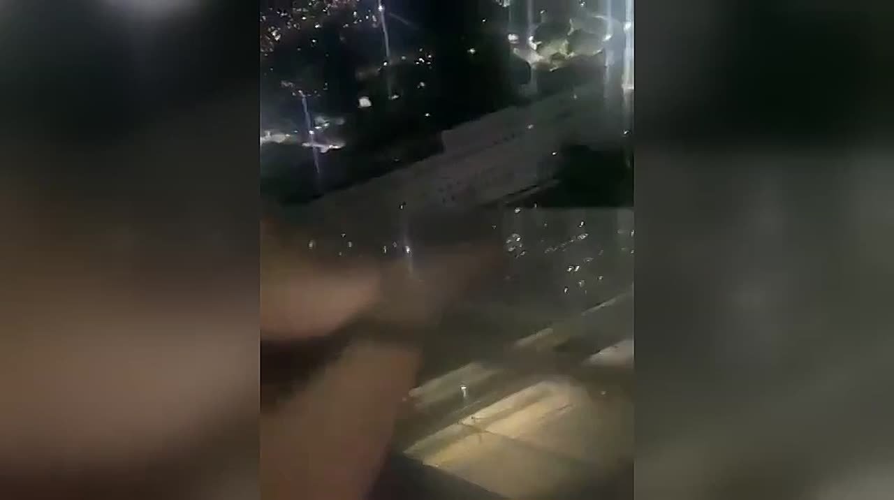 В столице Венесуэлы раздалась стрельба и сработали системы ПВО, сообщило издание AFP