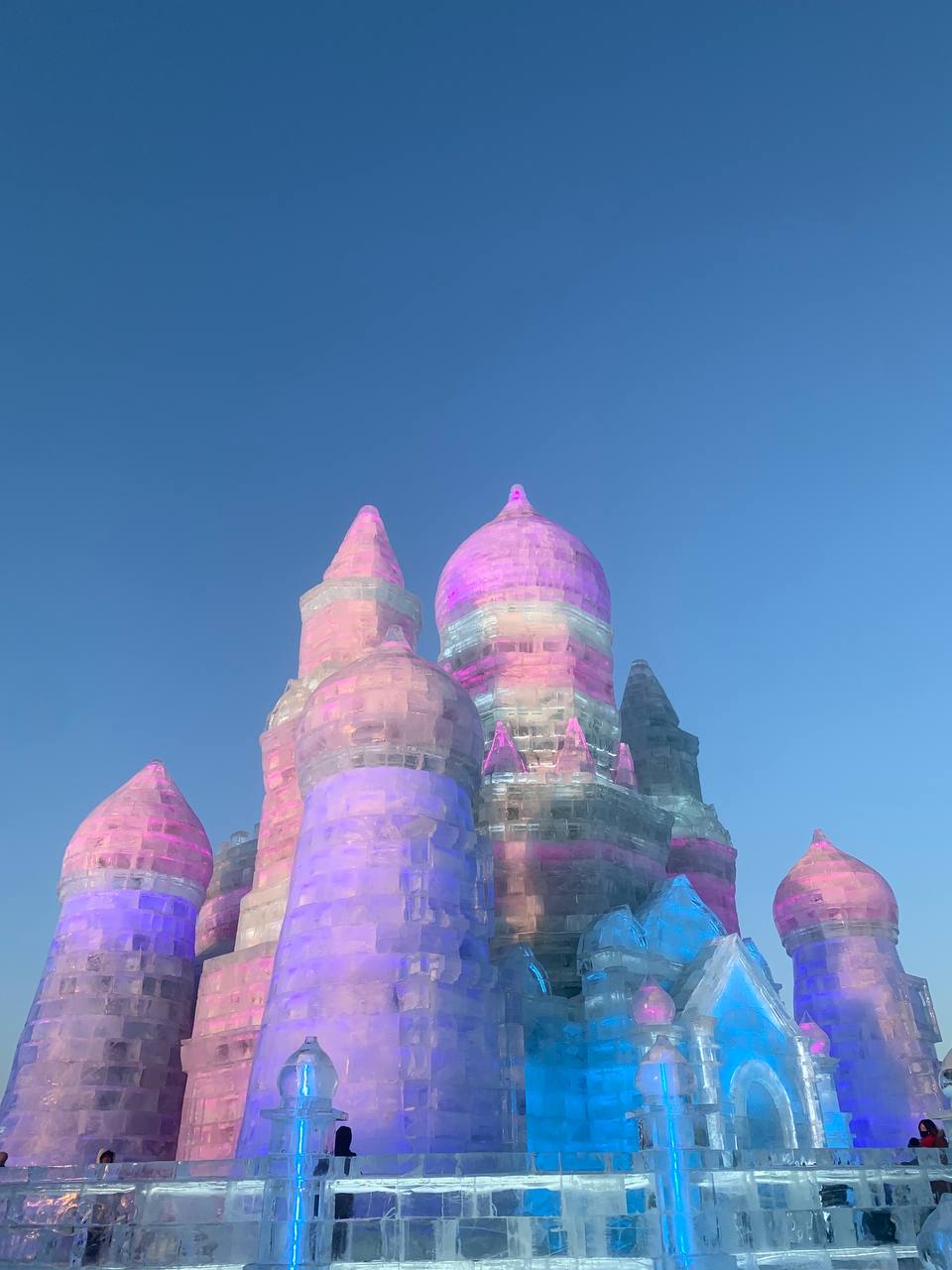 5 января состоялась церемония открытия 42-го Харбинского международного фестиваля снега и льда — главного в Китае и входящего в мировую тройку крупнейших мероприятий, посвященных зимнему искусству, культуре и туризму