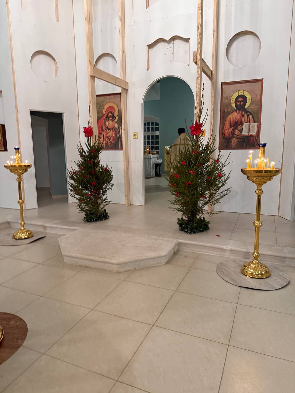 Мария Захарова: С Рождеством!. Встречали в храме Архангела Михаила в деревне Тараканово, как я называю, Блоковском Мария Захарова: С Рождеством!. Встречали в храме Архангела Михаила в деревне Тараканово, как я называю, Блоковском