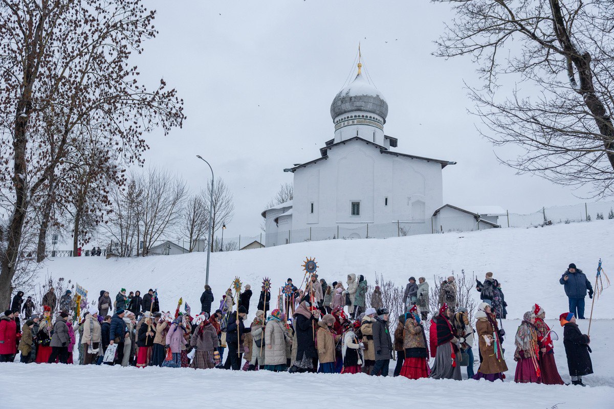 Масштабным праздником встретили Рождество Христово в Пскове Масштабным праздником встретили Рождество Христово в Пскове