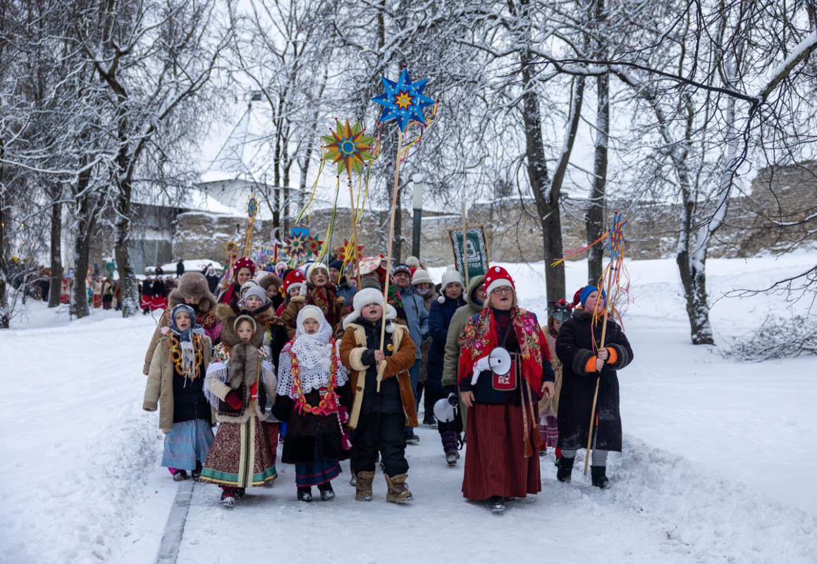 Масштабным праздником встретили Рождество Христово в Пскове Масштабным праздником встретили Рождество Христово в Пскове