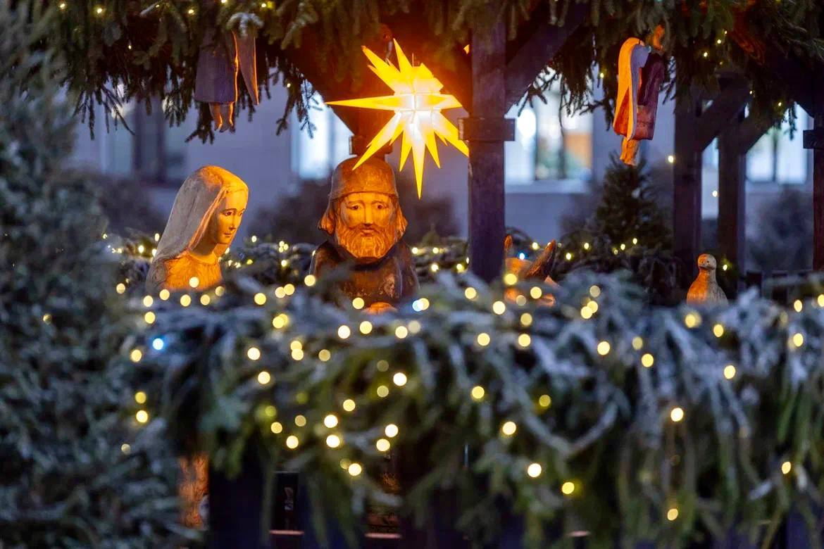 Михаил Ведерников: Дорогие друзья!. Поздравляю всех православных христиан с Рождеством Христовым! Пусть этот светлый праздник принесёт в каждый дом мир, радость и добро, наполнит сердца любовью, надеждой и верой Михаил Ведерников: Дорогие друзья!. Поздравляю всех православных христиан с Рождеством Христовым! Пусть этот светлый праздник принесёт в каждый дом мир, радость и добро, наполнит сердца любовью, надеждой и верой