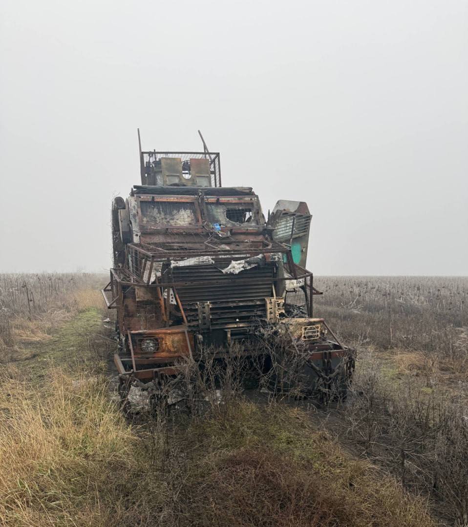 Уничтоженные американские бронеавтомобили MaxxPro на Покровском направлении Уничтоженные американские бронеавтомобили MaxxPro на Покровском направлении