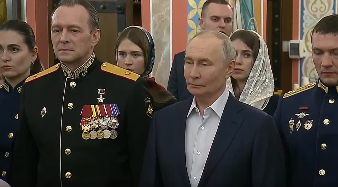 Президент России приехал на рождественское богослужение в подмосковный храм