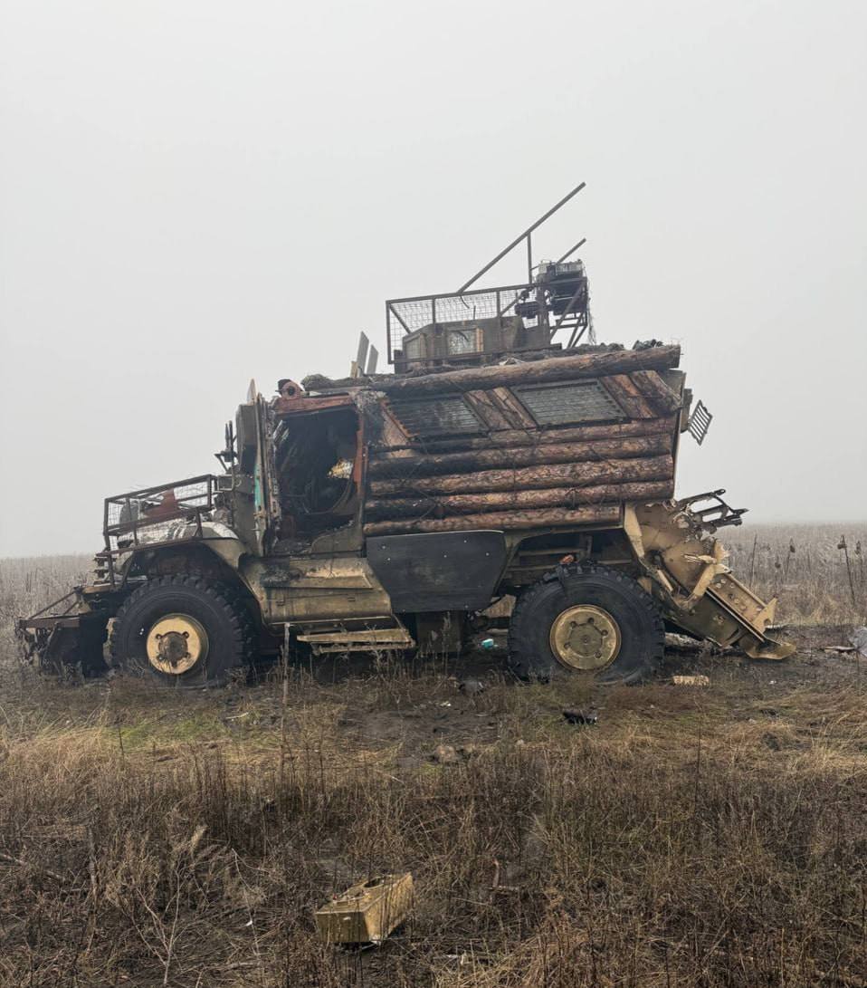 Уничтоженные американские бронеавтомобили MaxxPro на Покровском направлении Уничтоженные американские бронеавтомобили MaxxPro на Покровском направлении