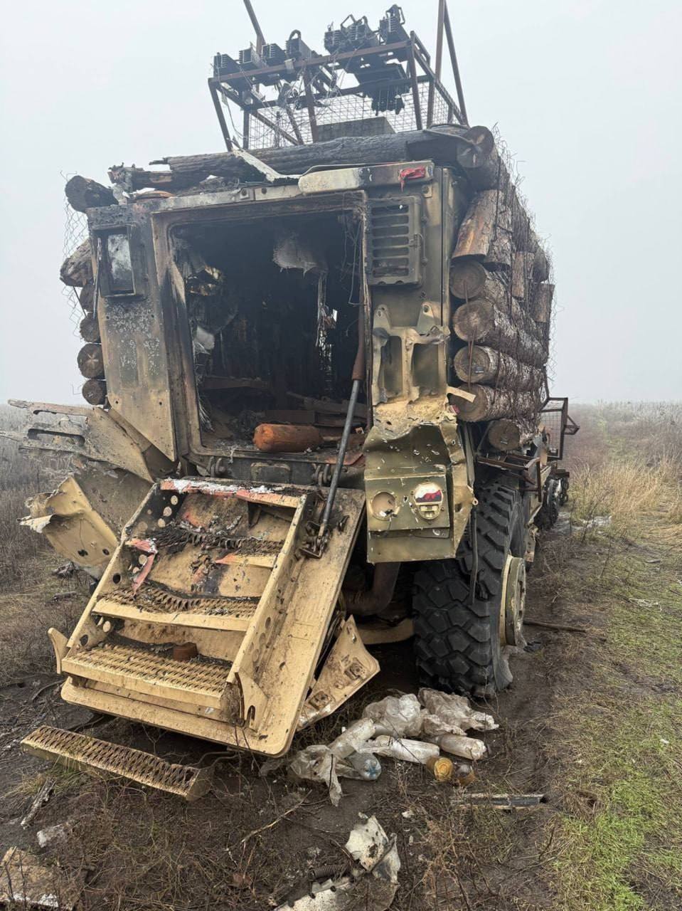 Уничтоженные американские бронеавтомобили MaxxPro на Покровском направлении Уничтоженные американские бронеавтомобили MaxxPro на Покровском направлении