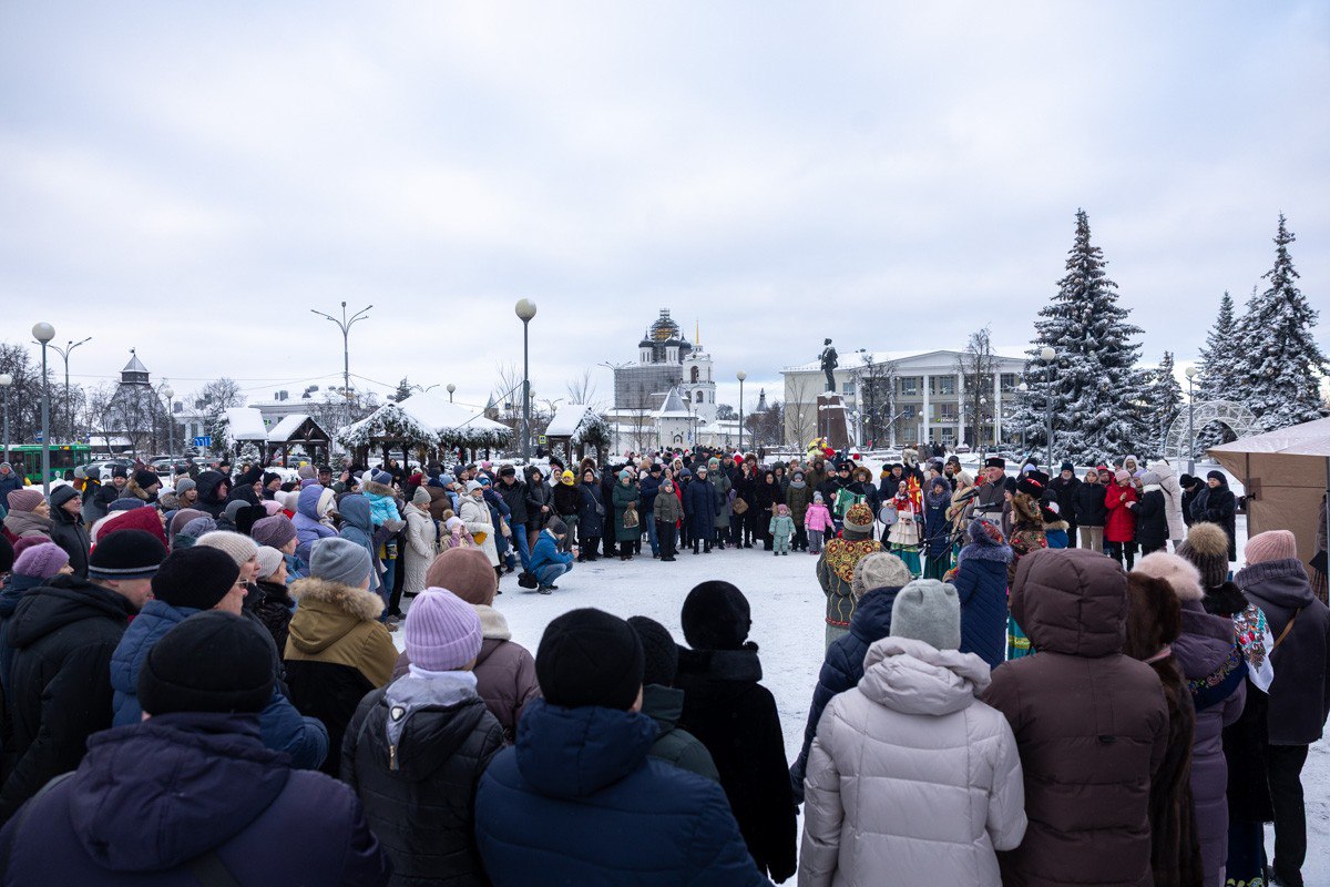 Масштабным праздником встретили Рождество Христово в Пскове Масштабным праздником встретили Рождество Христово в Пскове