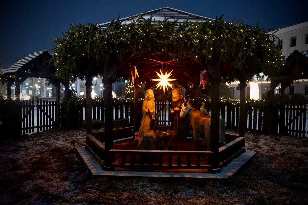 Михаил Ведерников: Дорогие друзья!. Поздравляю всех православных христиан с Рождеством Христовым! Пусть этот светлый праздник принесёт в каждый дом мир, радость и добро, наполнит сердца любовью, надеждой и верой Михаил Ведерников: Дорогие друзья!. Поздравляю всех православных христиан с Рождеством Христовым! Пусть этот светлый праздник принесёт в каждый дом мир, радость и добро, наполнит сердца любовью, надеждой и верой