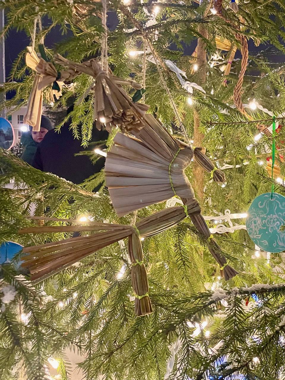 Михаил Ведерников: Проект «Рождество начинается здесь» стартовал в Пскове, но все наши муниципалитеты активно включились в его реализацию Михаил Ведерников: Проект «Рождество начинается здесь» стартовал в Пскове, но все наши муниципалитеты активно включились в его реализацию