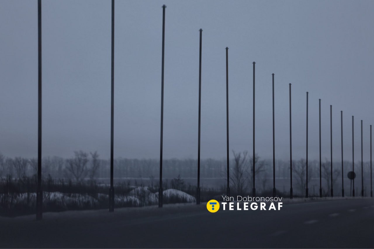 Инженерные сооружения ВСУ. Защитная сетка на дороге.Строительство Инженерные сооружения ВСУ. Защитная сетка на дороге.Строительство