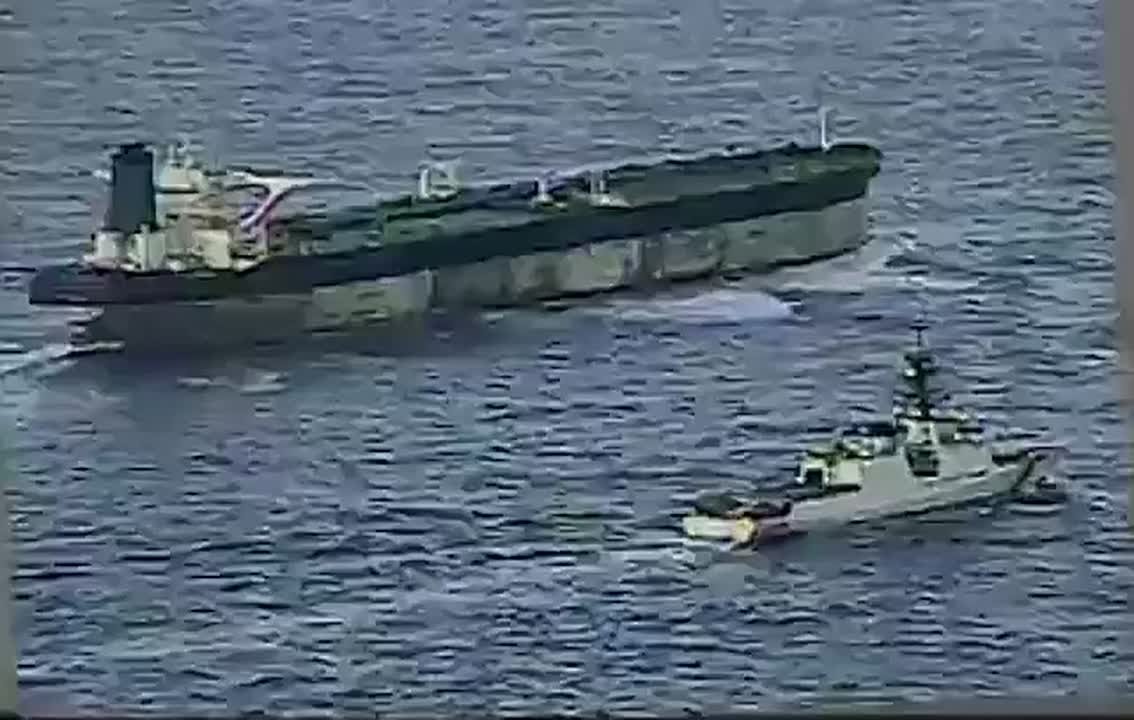 Береговая охрана США показала кадры преследования танкера Marinera, который шел под флагом России и был захвачен за пределами территориальных вод в Северной Атлантике