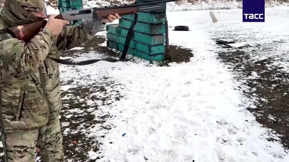 Антидроновые патроны IGLA 100 из сплава вольфрама, никеля и железа, уже поставляются в российские войска, сообщили "Ростехе"