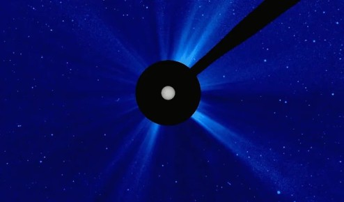 На Солнце в середине дня зарегистрирован крупный взрыв, сообщили в лаборатории солнечной астрономии ИКИ РАН и ИСЗФ СО РАН