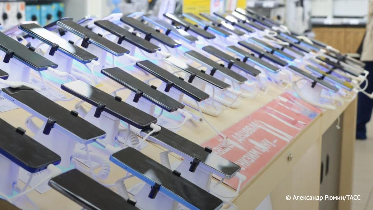 Строительство центров обработки данных для ИИ может привести к дефициту микросхем памяти для смартфонов и компьютеров