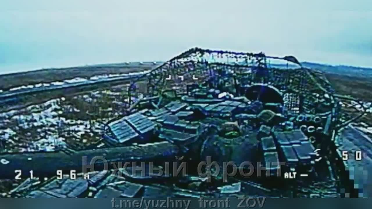 Дроноводы группировки войск "Юг" сожгли танк Т-72 ВСУ на Северском направлении