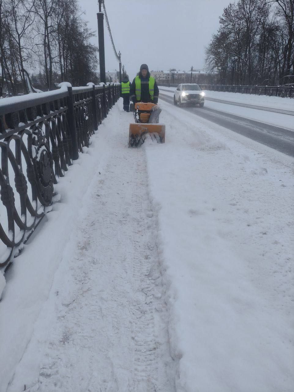 Великие Луки готовятся к сильному снегопаду и усиливают работу коммунальных служб Великие Луки готовятся к сильному снегопаду и усиливают работу коммунальных служб