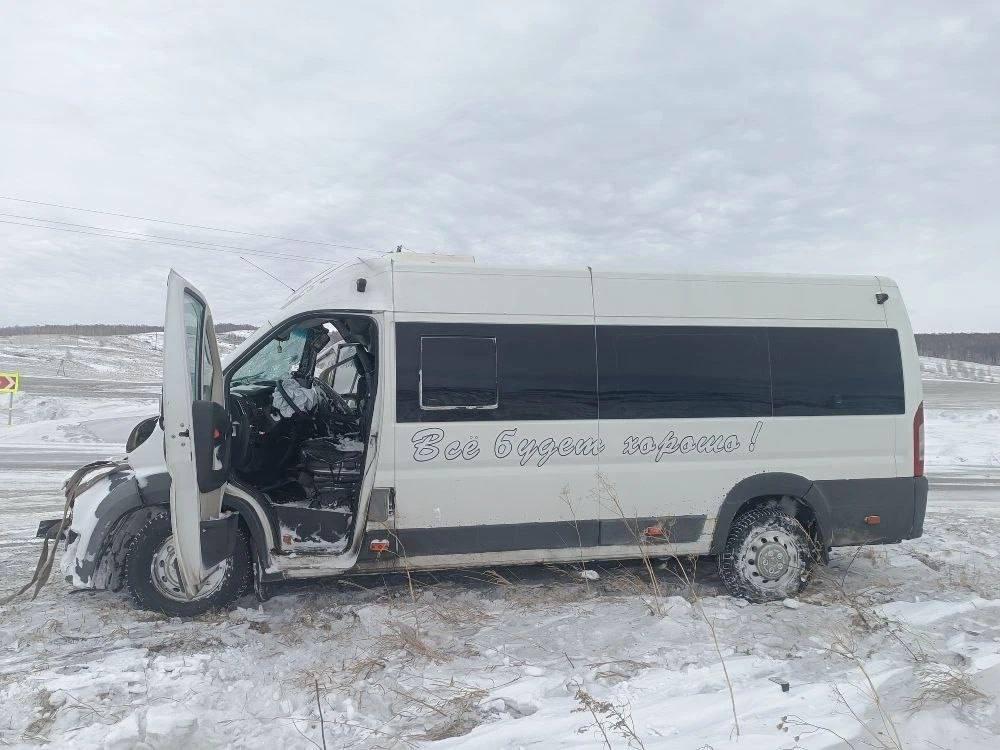 11 человек, в том числе двое детей, пострадали в аварии на трассе Ачинск-Ужур-Троицкое в Красноярском крае 11 человек, в том числе двое детей, пострадали в аварии на трассе Ачинск-Ужур-Троицкое в Красноярском крае