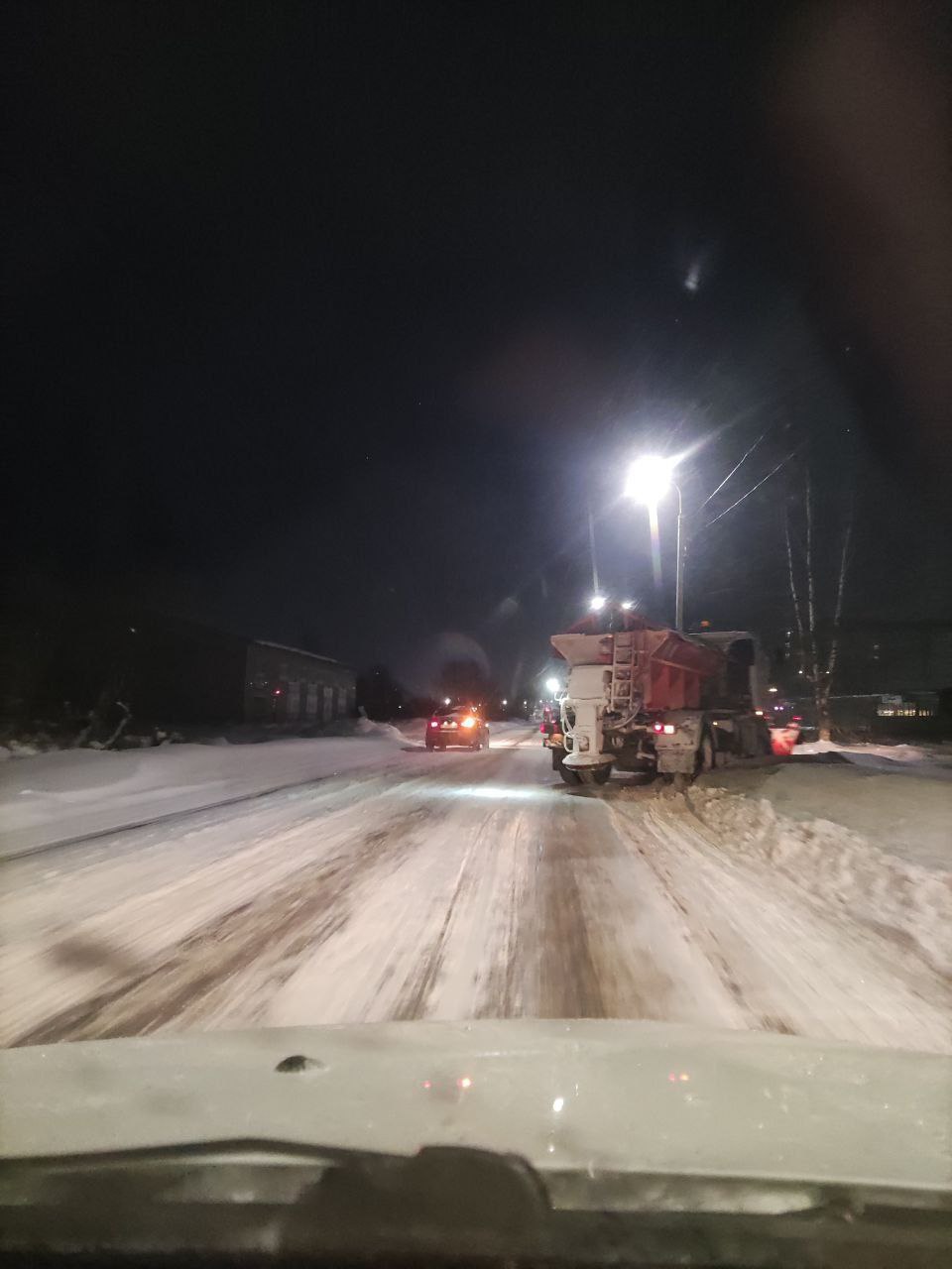 Великие Луки готовятся к сильному снегопаду и усиливают работу коммунальных служб Великие Луки готовятся к сильному снегопаду и усиливают работу коммунальных служб