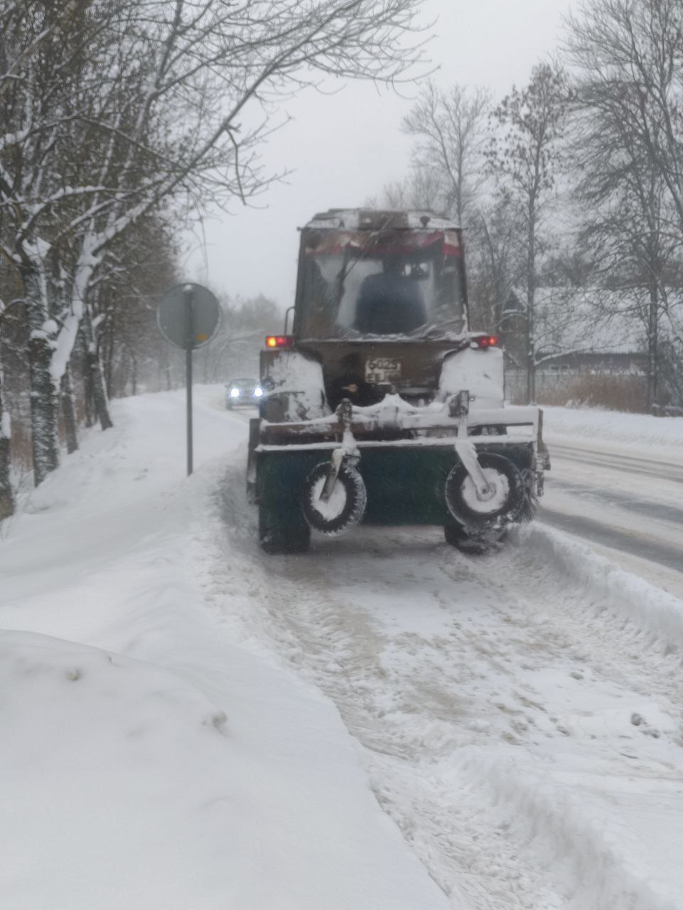 Великие Луки готовятся к сильному снегопаду и усиливают работу коммунальных служб Великие Луки готовятся к сильному снегопаду и усиливают работу коммунальных служб