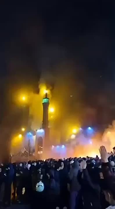 В Иране продолжают бушевать массовые протесты, возникшие на фоне обвала нацвалюты и переросшие в требования о прекращении правления режима