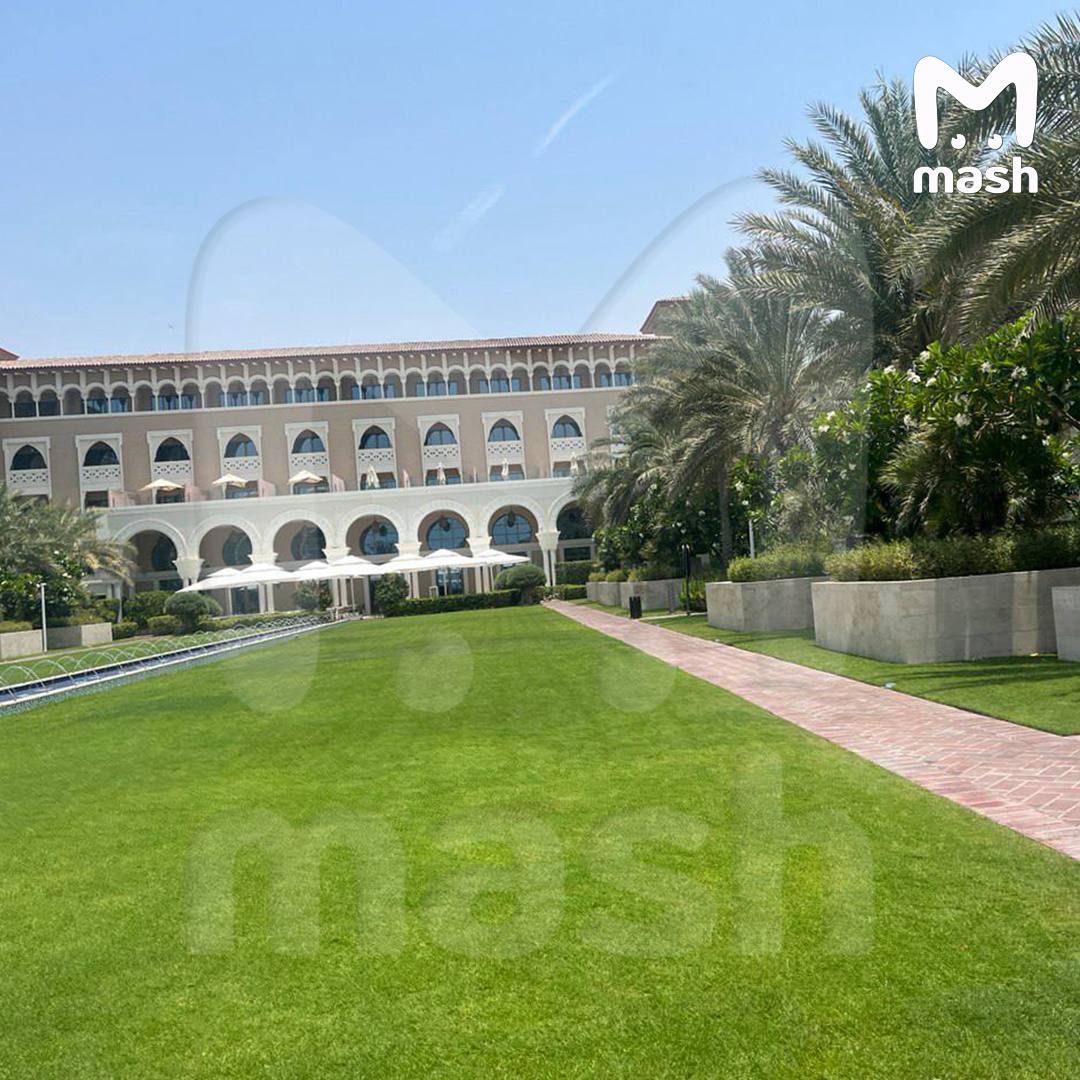 Лариса Долина улетела на лакшери-каникулы в Абу-Даби с дочерью и внучкой — позагорать оказалось важнее, чем съехать с квартиры Полины Лурье Лариса Долина улетела на лакшери-каникулы в Абу-Даби с дочерью и внучкой — позагорать оказалось важнее, чем съехать с квартиры Полины Лурье