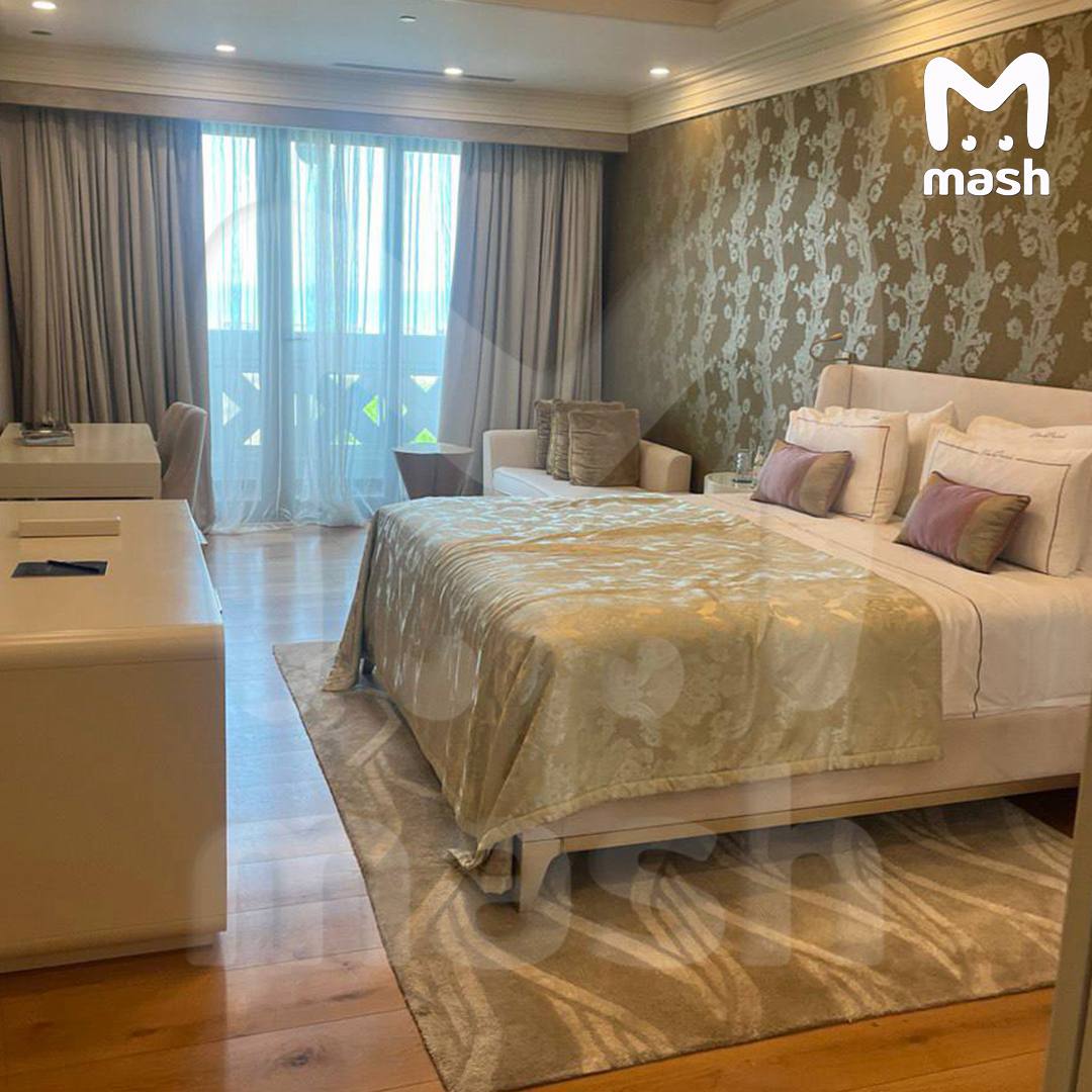 Лариса Долина улетела на лакшери-каникулы в Абу-Даби с дочерью и внучкой — позагорать оказалось важнее, чем съехать с квартиры Полины Лурье Лариса Долина улетела на лакшери-каникулы в Абу-Даби с дочерью и внучкой — позагорать оказалось важнее, чем съехать с квартиры Полины Лурье