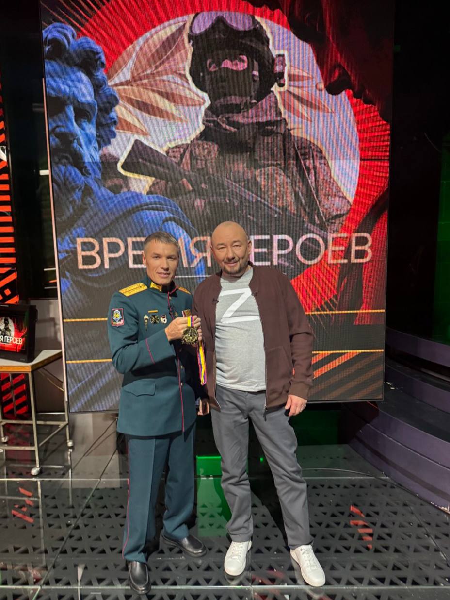 Друзья, напоминаю, что уже сегодня на Первом канале новый выпуск программы «Время героев»