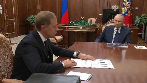 Первым рабочим мероприятием Путина в новом году стала встреча с Мантуровым