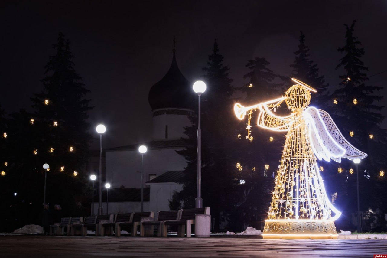 Наше Рождество. Буквально несколько лет назад накануне и в первых числах нового года в пунктах пропуска на границе выстраивались длинные вереницы из автобусов и машин