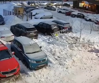 Эпичная битва за парковочное место в одном из дворов Тулы