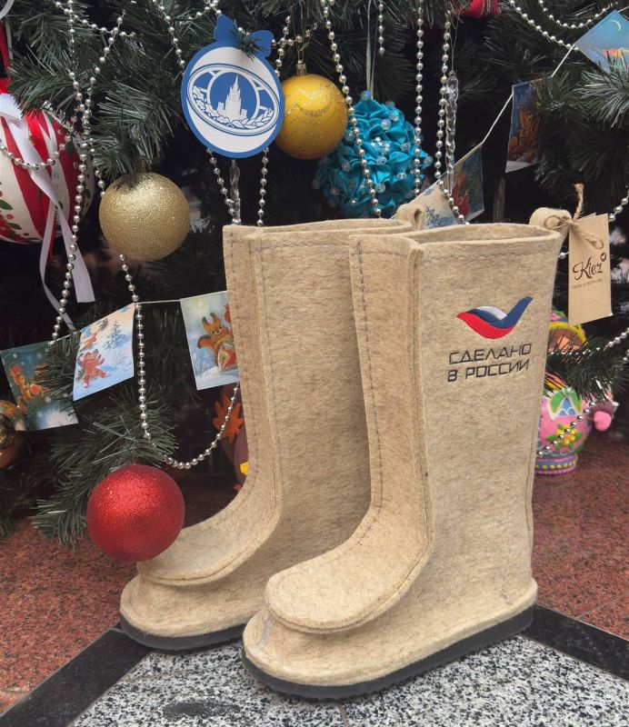 Мария Захарова: Пока на Западе пытаются «отменить» всё русское, наши #валенки уверенно выходят на международные рынки