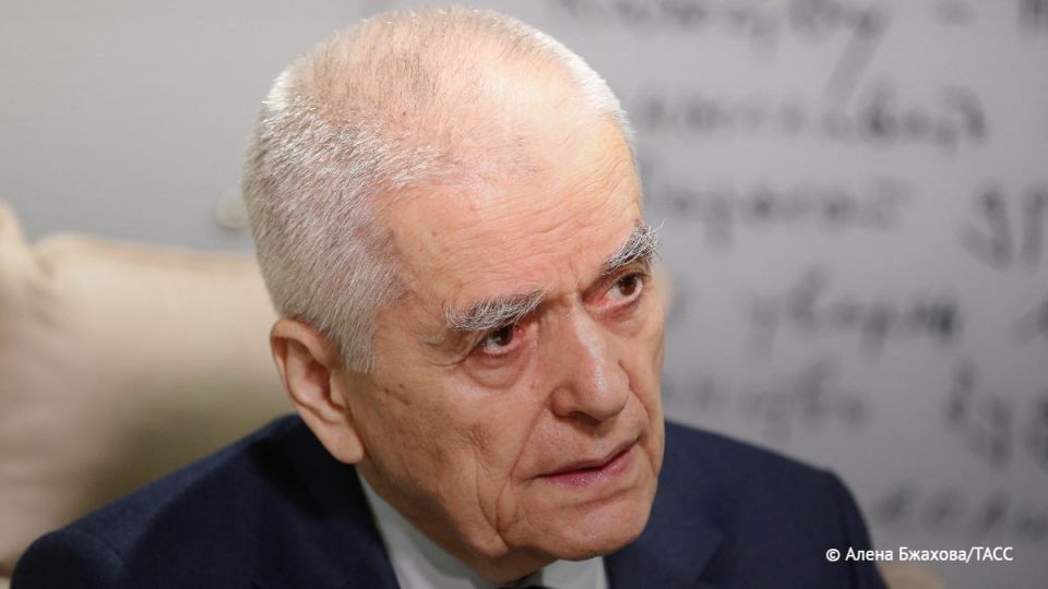 Причиной гибели детей в Новокузнецке, возможно, стала бактериальная инфекция, заявил ТАСС Онищенко