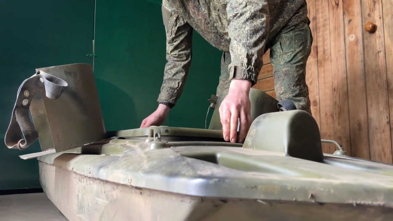 Российские военные из подразделения БпС 18-й ОА ГрВ "Днепр" применяют в дельте Днепра безэкипажные катера "Сириус-82" для установки якорных речных мин и нанесения ударов по плавсредствам ВСУ, сообщает Минобороны РФ Российские военные из подразделения БпС 18-й ОА ГрВ "Днепр" применяют в дельте Днепра безэкипажные катера "Сириус-82" для установки якорных речных мин и нанесения ударов по плавсредствам ВСУ, сообщает Минобороны РФ