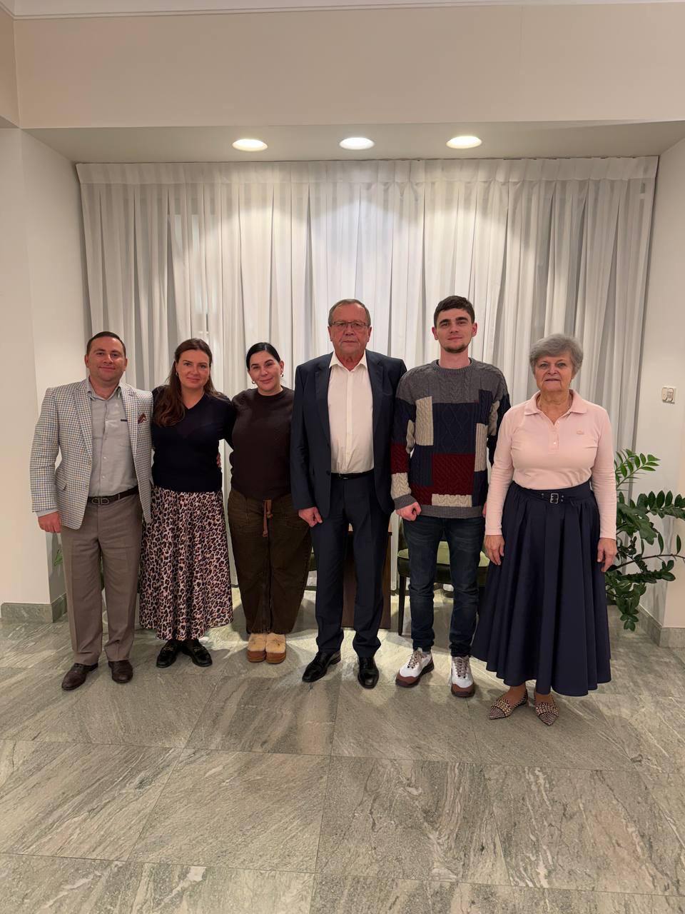 13 января состоялась встреча Посла России А.Д.Викторова с освобождённым в октябре 2025 г. из сектора Газа М.Харкиным и его мамой Т.Харкиной 13 января состоялась встреча Посла России А.Д.Викторова с освобождённым в октябре 2025 г. из сектора Газа М.Харкиным и его мамой Т.Харкиной