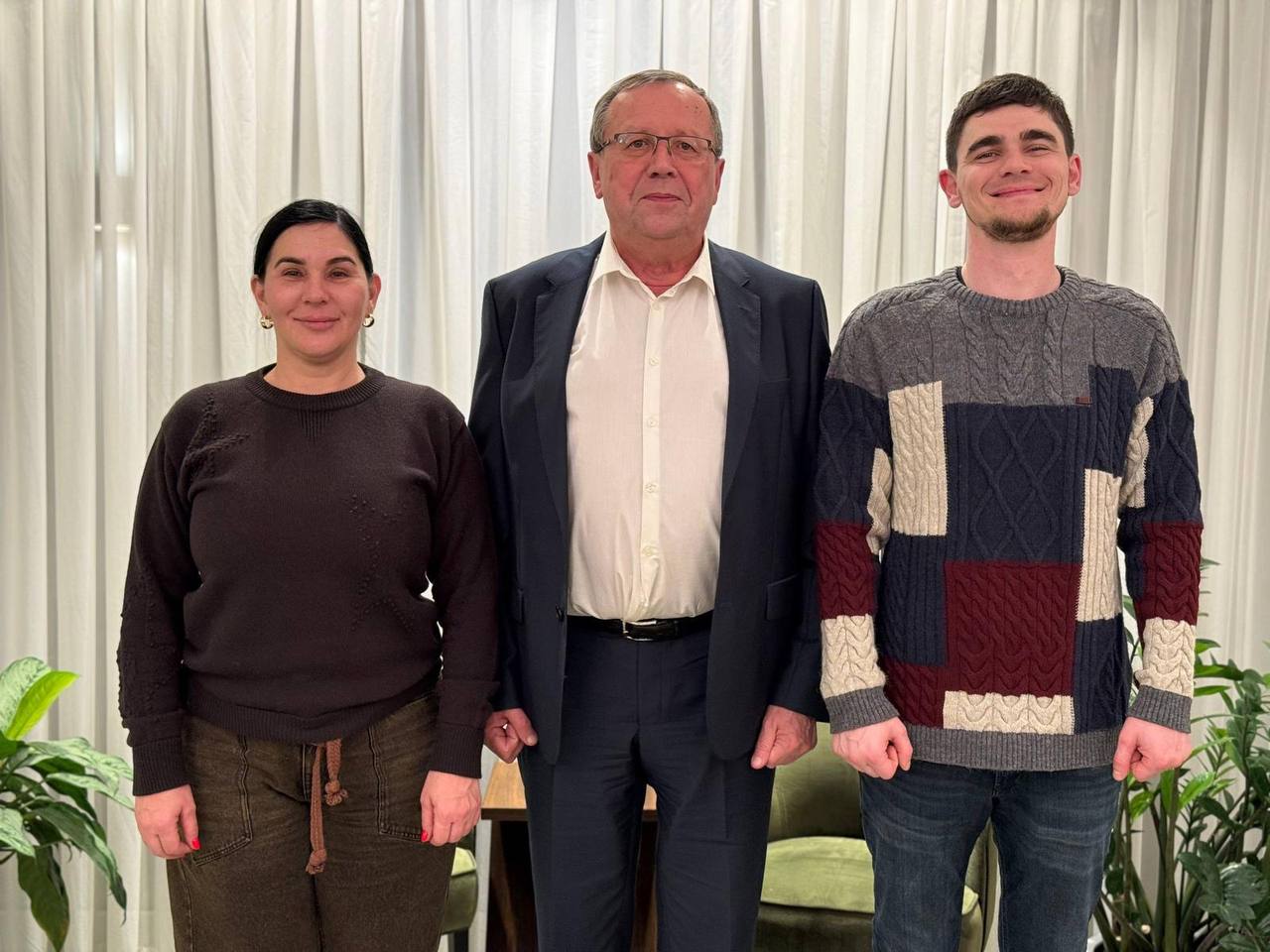 13 января состоялась встреча Посла России А.Д.Викторова с освобождённым в октябре 2025 г. из сектора Газа М.Харкиным и его мамой Т.Харкиной