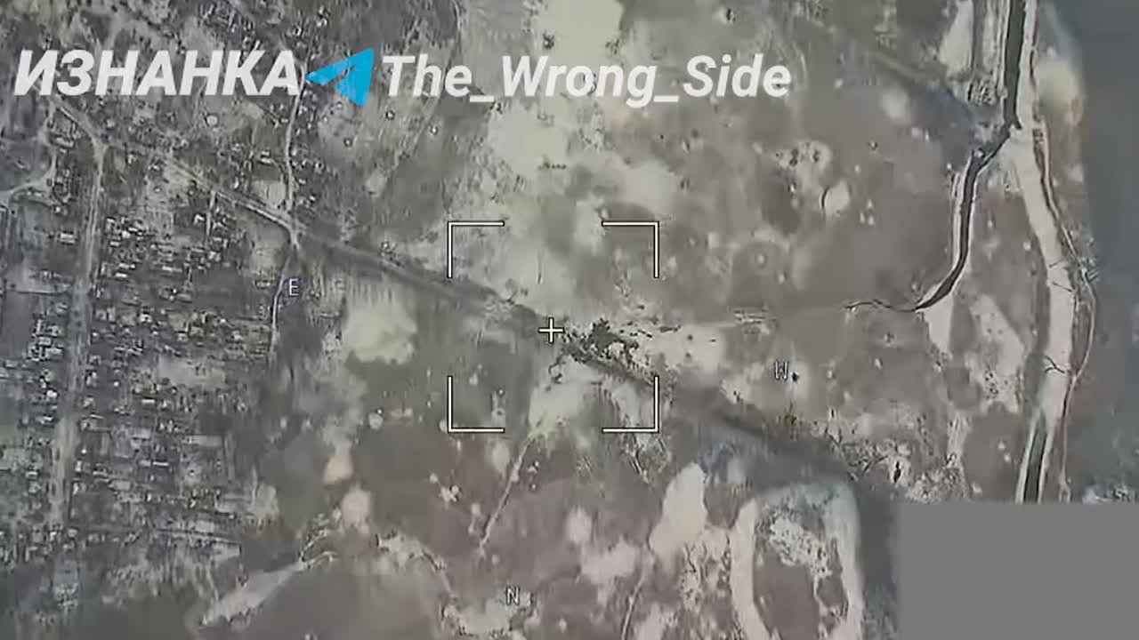 На кадрах уничтожение несколькими ФАБ-500 очередной переправы ВСУ в районе н.п. Купянск-Узловой