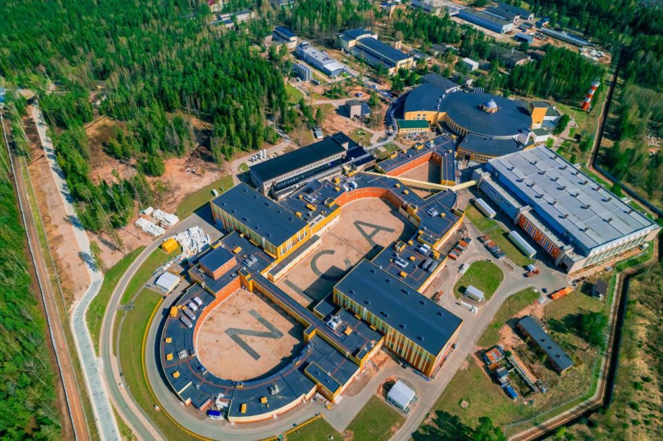 На коллайдере NICA пучок частиц впервые совершил полный круг и стабильно циркулирует в кольце